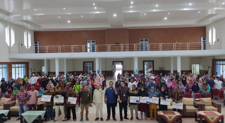 Bupati Algafry Serahkan BSPS 2022 kepada 400 KK di Bangka Tengah