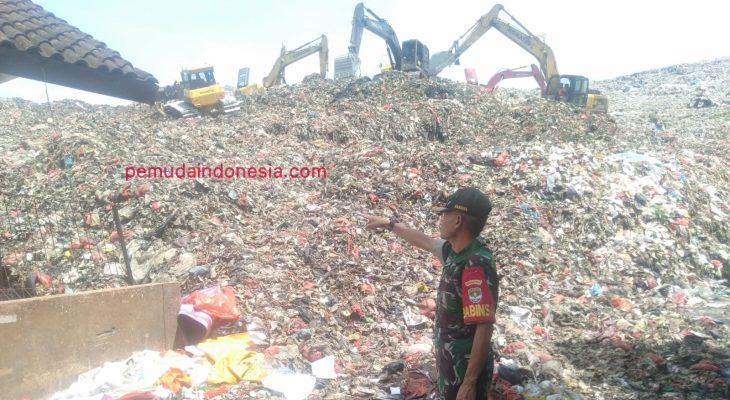Banjir Kabupaten Bekasi, Ratusan Ton Sampah Dibawa Tim Biawak dari Kalijambe