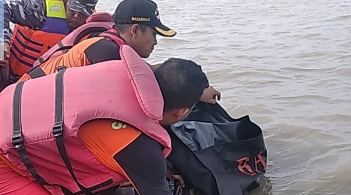 Sampan Disenggol Kapal Pukat, Jasad Husen Ditemukan 100 Meter dari Lokasi Kejadian