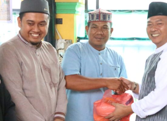 Sudah Seperti Tradisi, Pemkab Taput Kembali Tebar Sembako dari Masjid ke Masjid