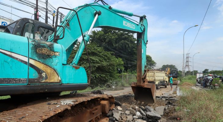 Hadapi Arus Mudik, Pemkab Bekasi Perbaiki 28 Kilometer Jalan Raya Kalimalang
