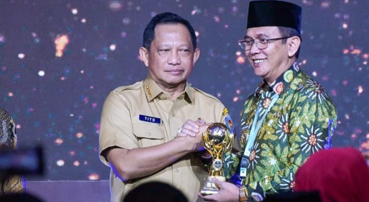 98 Persen Warga Jadi Peserta BPJS Kesehatan, Pemkab Bekasi Diganjar UHC Award 2023