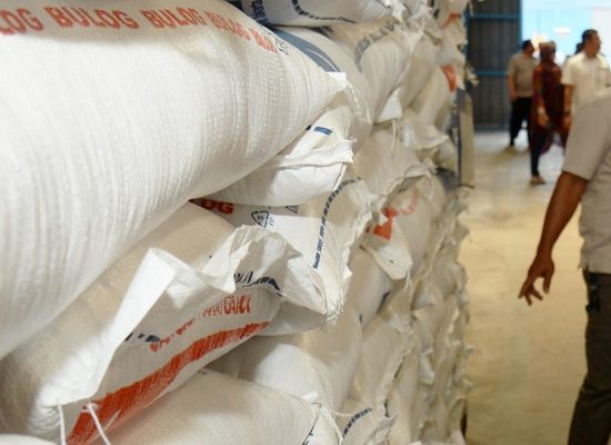 Warga Miskin Sumut Dibantu 10 Kg Beras per KK, Diantar Langsung Petugas Pos