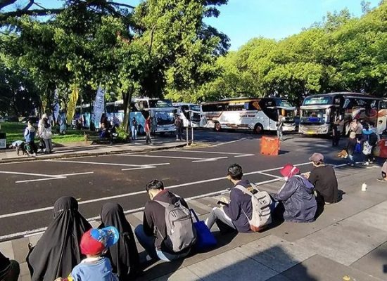 Kang Yana Batal Lepas Mudik Gratis, Pemudik Sempat Terkatung