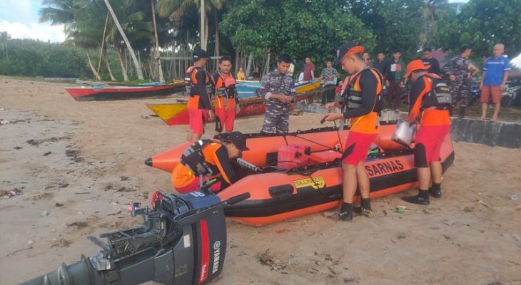 Basarnas Cari Dua Pelajar Putri Hilang Terseret Ombak di Pantai Lagundri