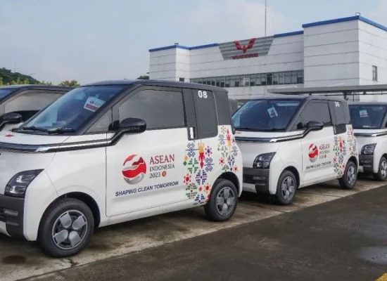 Pemimpin Negara Naik BMW Listrik, Delegasi Pakai Wuling
