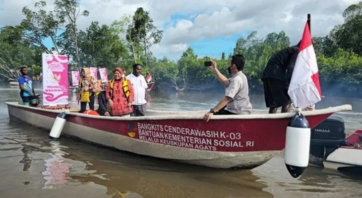 Pemuda Asmat Papua Selatan Mampu Bangun Kapal Berbahan Fiber dengan Pendampingan ITS