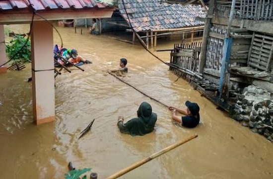 Jantung Kabupaten Lebak Dilanda Banjir, Ketinggian Air Lebih Setengah Meter