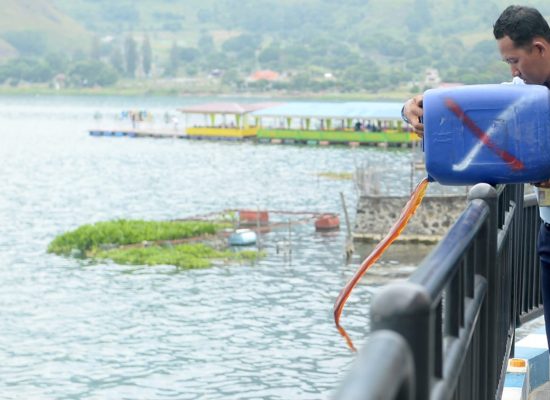 Sumut Andalkan Ekoenzim Tanggulangi Pencemaran Danau Toba