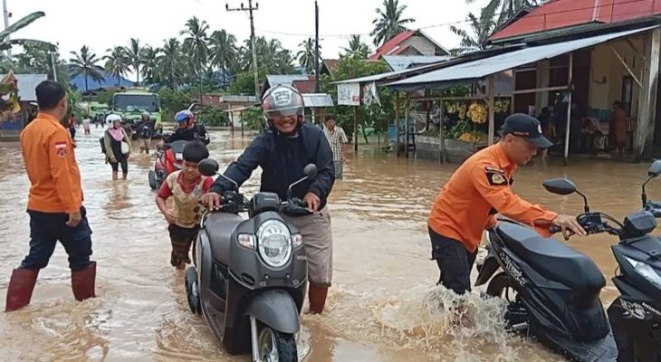 BPBD Evakuasi Warga, Ratusan Rumah di Pasaman Barat Direndam Banjir