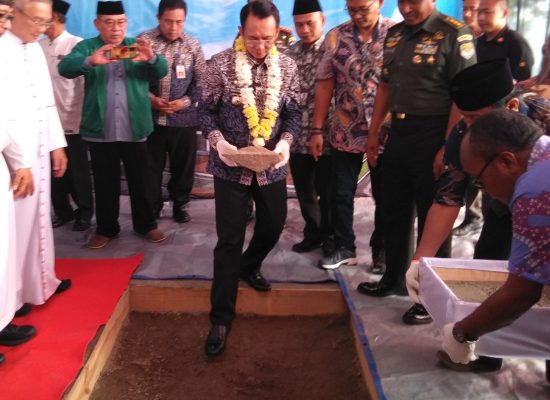 Pj Bupati Bekasi Letakkan Batu Pertama Pembangunan Gereja Teresa Paroki