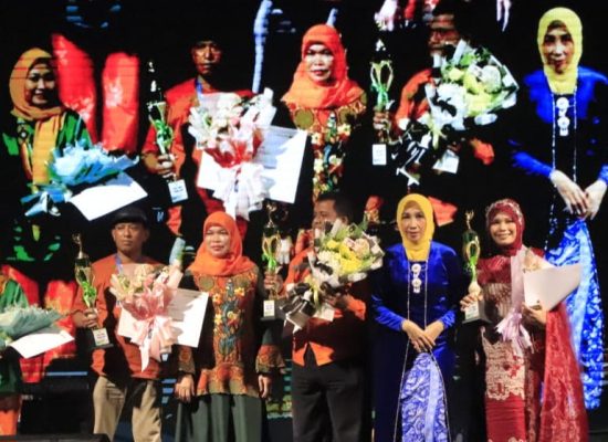 Ragam Corak Batik Bekasi Dipamerkan Lewat Peragaan Busana antar OPD