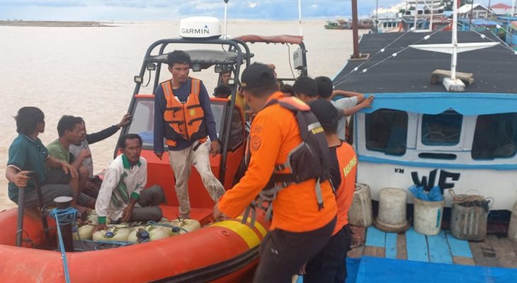 KM Mika Karam, Awak Kapal Diselamatkan dari Laut 10 Jam usai Kejadian