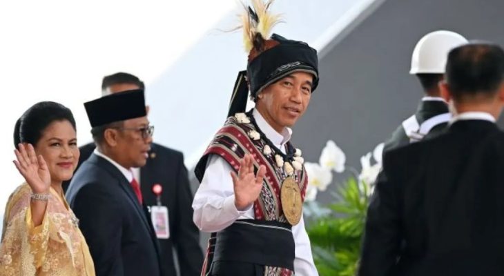 Pesan Jokowi Pakai Baju Adat Tanimbar Menurut Pengamat Mode