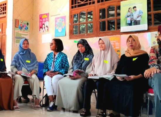 Presiden Bank Dunia Berbaur di Kelas Ibu Hamil di Serdang Kulon