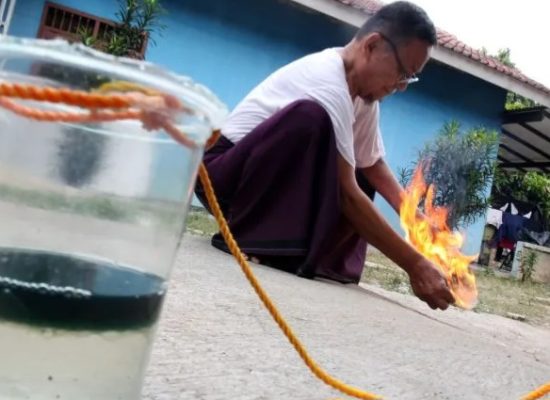 Air Sumur Warga di Desa Pengasinan Bogor Mengandung Pertalite secara Misterius