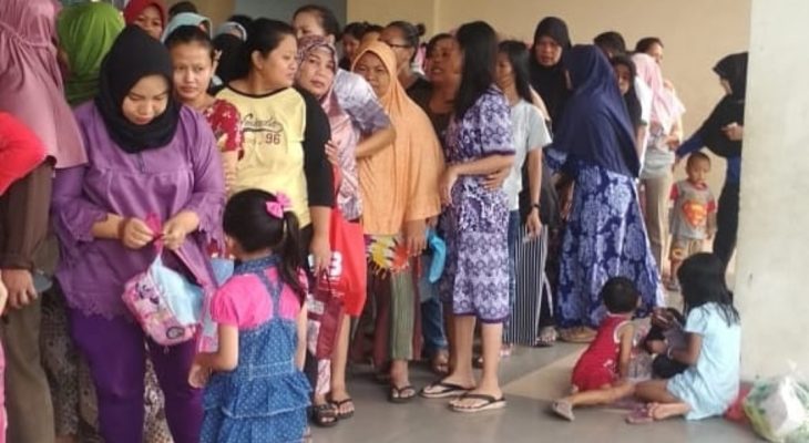 Warga Jakarta Ngantre Beli Bahan Pangan Murah Sejak Dinihari