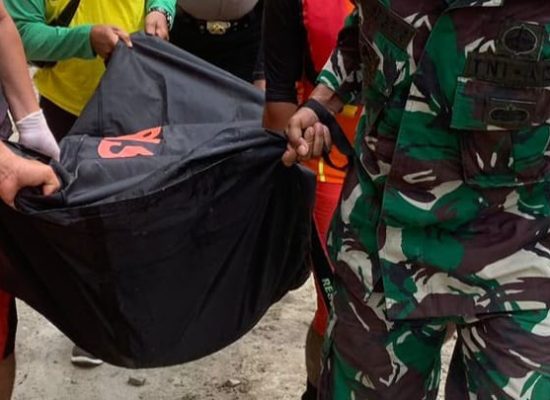 Tim SAR Temukan Satu dari Dua Penumpang Mobil Travel Masuk Jurang di Dairi