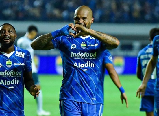 Persib Gulung Persita Hampir Setengah Lusin Gol