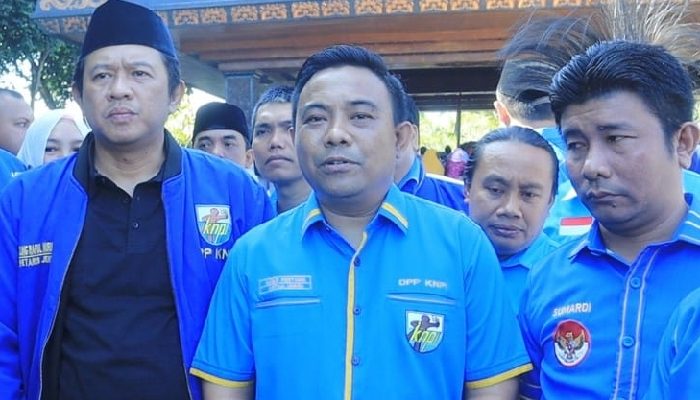 Presiden Jokowi Guyur Bansos Jelang Pilpres 14 Februari, Haris Pertama: Rakyat Tidak Wajib Hukumnya Pilih Paslon 02