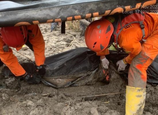 Seorang Lansia Tewas Tertimbun Lumpur Banjir Bandang Samosir