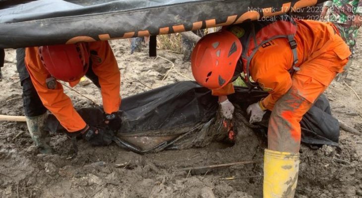 Seorang Lansia Tewas Tertimbun Lumpur Banjir Bandang Samosir