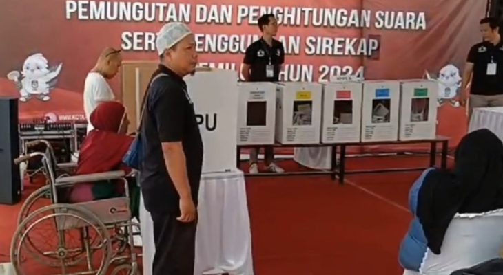KPU Medan Simulasikan Cara Pencoblosan Surat Suara untuk Difabel