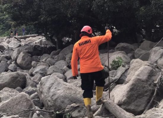 Tim SAR Cari 12 Warga Humbahas Hilang akibat Banjir Bandang dan Longsor