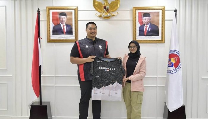 Kemenpora Support Khansa Syahlaa Kibarkan Merah Putih di Puncak Gunung Aconcagua Amerika Selatan