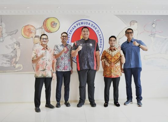 Menpora Dukung Pembalap Glenn Nirwan Unjuk Kelincahan di Supercheap Auto TCR Australia Series 2024