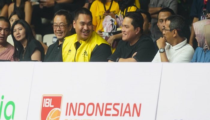 Menpora Dito Hadiri Laga IBL Satria Muda Pertamina Kontra Dewa United Banten di Hall Basket Senayan