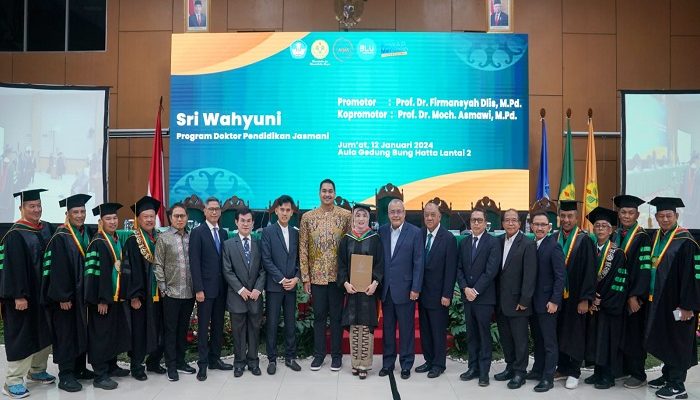 Menpora Hadiri Ujian Terbuka Promosi Doktor Sri Wahyuni Karo Perencanaan dan Keuangan Kemenpora