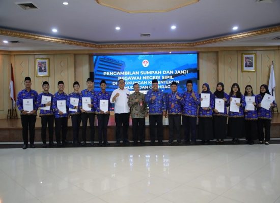 Sekretaris Menpora Gunawan Suswantoro Ambil Sumpah/Janji 11 PNS Alumnus STAN
