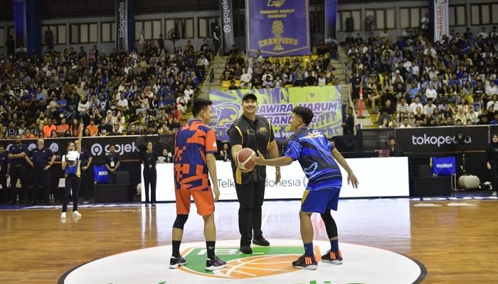 Tip Off Laga Pembuka IBL 2024, Menpora Dito Apresiasi IBL 2024 Banyak Lakukan Terobosan