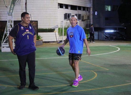 Bertanding One On One, Menpora Dito Vs Pebasket Sombong Denny Sumargo Skor Akhir 21 – 14
