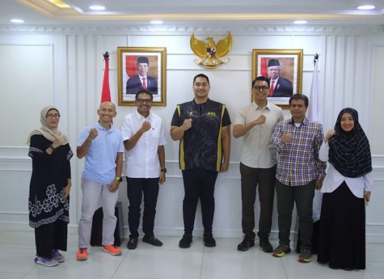 Menpora Dito Aritedjo Dukung Alumni UI  Trail Runners Ikut UTMB di Perancis
