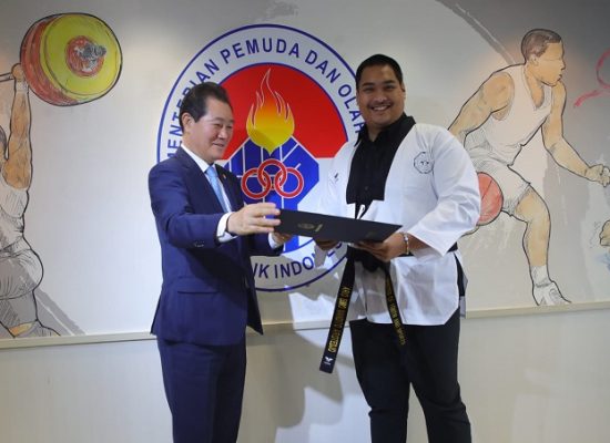 Menpora Terima Sabuk Kehormatan dari Chairman Kukkiwon, Berharap Wild Cards Melaju ke Olimpiade 2024 Paris