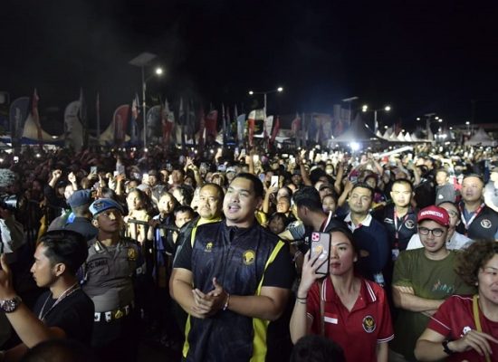 Menpora Dito Turut Memeriahkan Konser Musik di Side Event F1 Powerboat 2024 Danau Toba