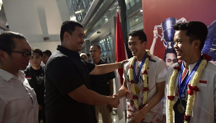Haru dan Bangga, Menpora Dito Sambut Kedatangan Tiga Atlet Juara All England 2024