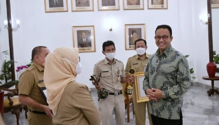 Didorong Warga Maju Dalam Pilgub Jakarta, Anies Menimbang Nimbang