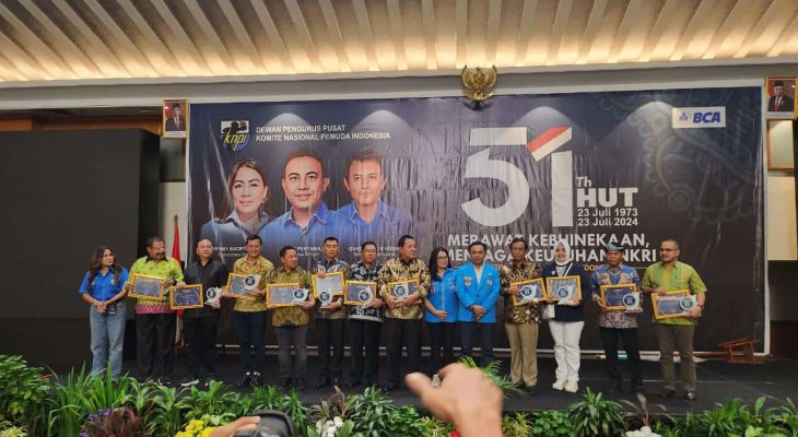 Ketum KNPI Haris Pertama Berikan Penghargaan kepada 13 Tokoh dan Kepala Daerah di Acara HUT Ke-51 KNPI