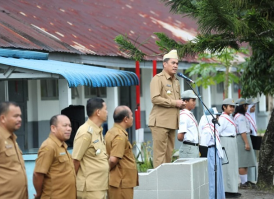 Pjs Bupati Pakpak Bharat Motivasi Guru dan Siswa untuk Mencapai Prestasi dan Impian
