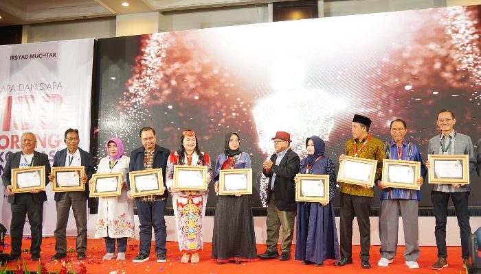 Majalah PELUANG Terbitkan Buku Apa dan Siapa 100 Orang Koperasi Indonesia 