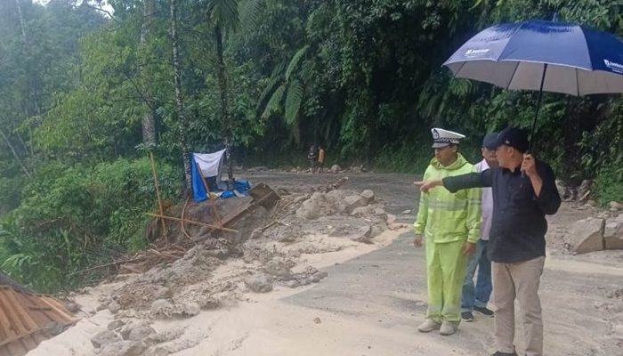 Pjs Bupati Pakpak Bharat Turun ke Titik Longsor yang Memutus Jalan Nasional