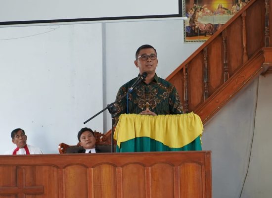 Ibadah di HKBP Soposurung, Pjs Bupati Toba Ajak Masyarakat Gunakan Hak Pilih pada Pilkada 27 November 2024