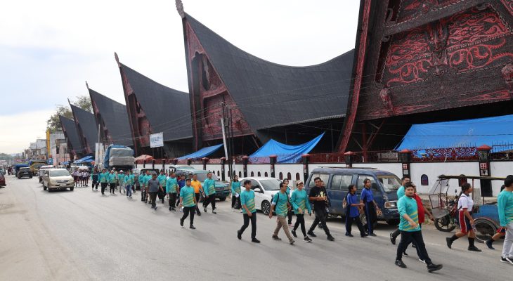 Harhubnas 2024, Ribuan Orang Semarakkan Toba Fun Walk di Balige, Pjs Bupati Toba: Sinergitas dan Kolaborasi Adalah Kunci!