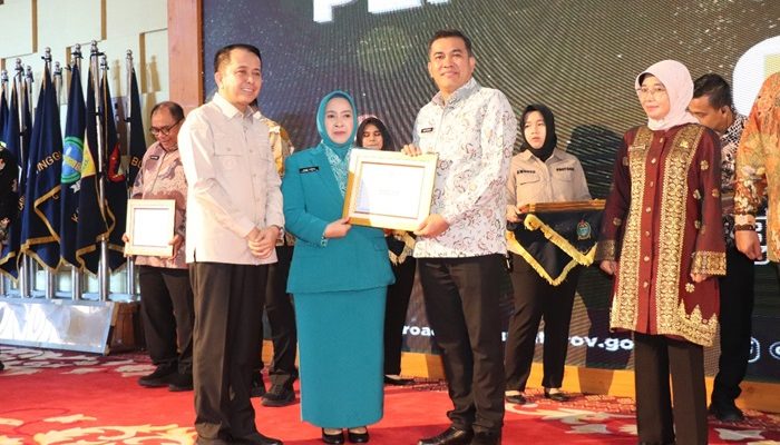 Komit Dukung Program PKK, Naslindo Terima Penghargaan Kemitraan dari Ketua TP PKK Sumut